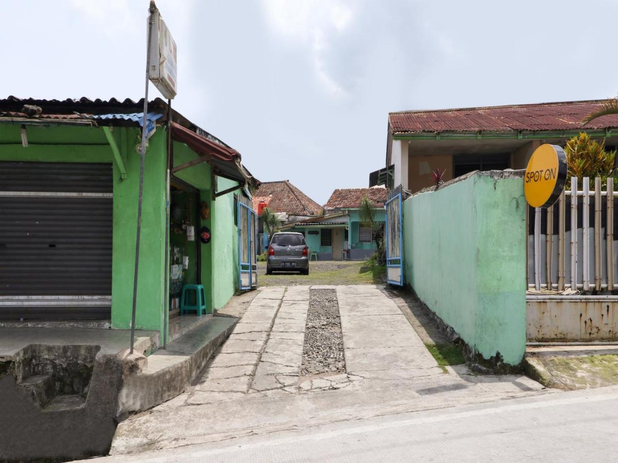 Spot On 90003 Villa Tawang Чианджур Экстерьер фото